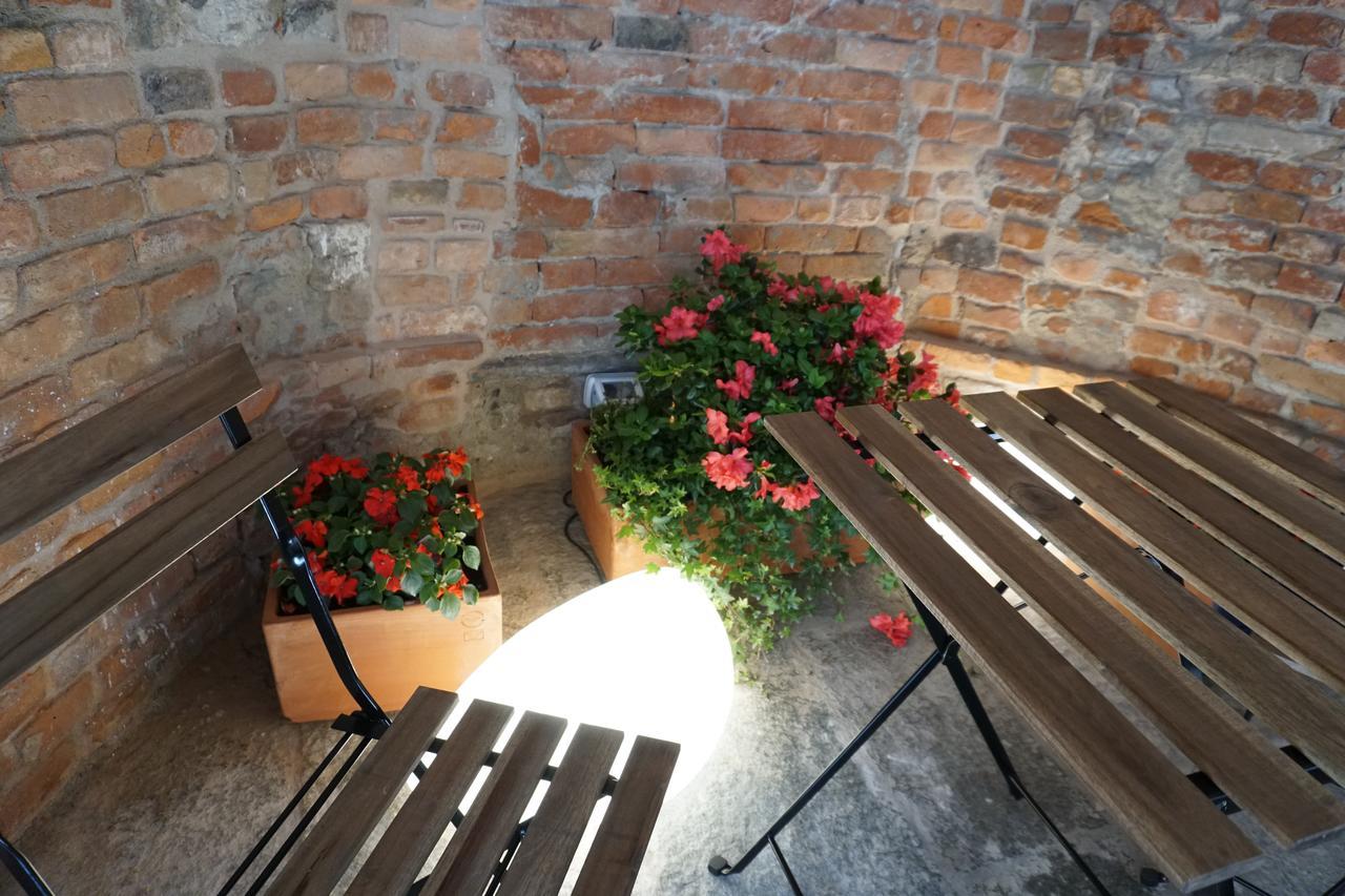 La Canonica - Charming Self-Catering Apartments In Ницца-Монферрато Экстерьер фото